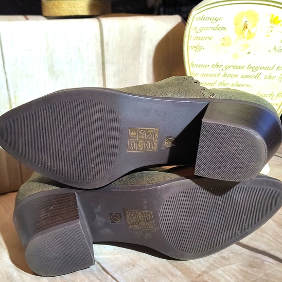 O'Neill Booties, Olive Green Beautiful Design - Picture 6 of 11